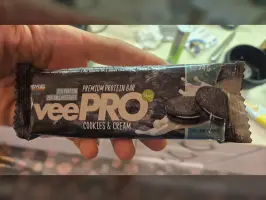 veePRO Cookies and Cream protein bar 74 g