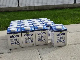 Shhh This Is Not Milk Plant-Based & Whole 3.5 % Fat 0.5 L